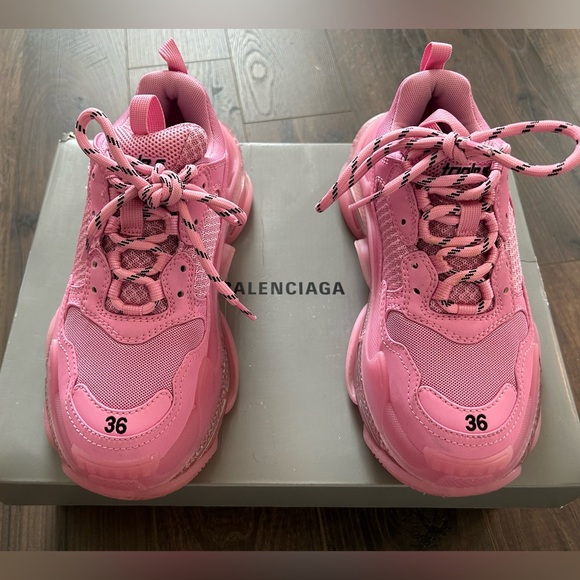 Balenciaga
Triple S Clear Sole Sneaker - Picture 2 of 8